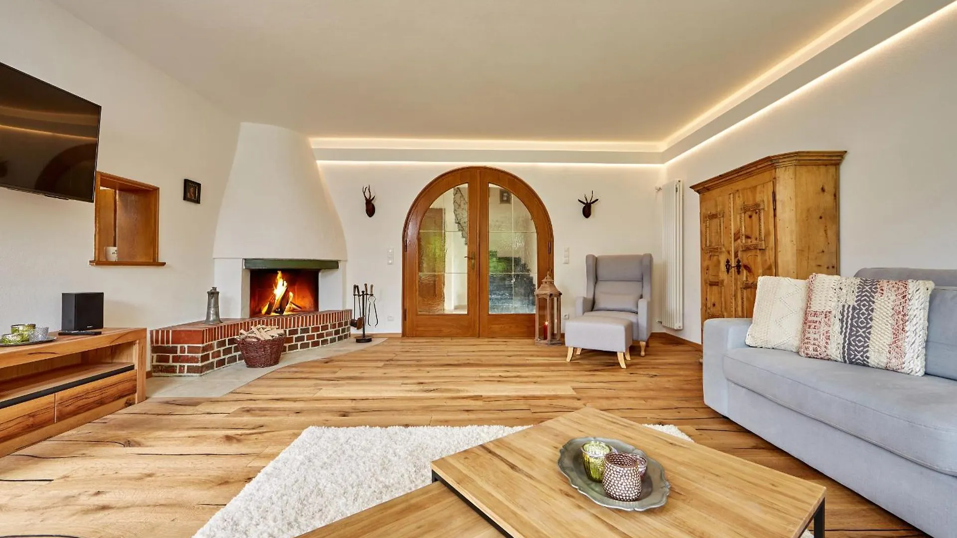 Villa Bruni contacts
